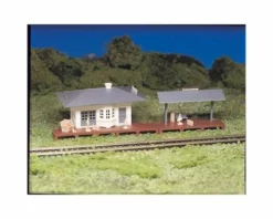 Bachmann Suburban Station (HO Scale)